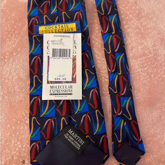Vibrant Geometric Patterned Tie - Picture 5 of 7